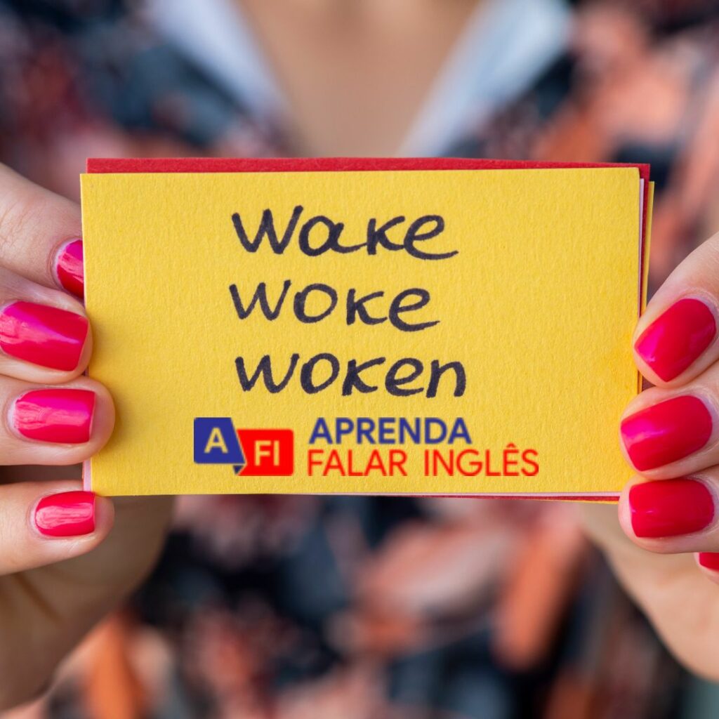 Quadro mostra post it com as palavras wake, woke e woken