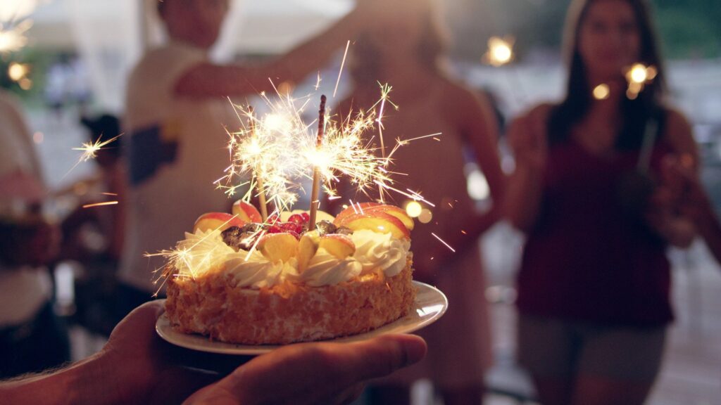texto com simple future - surprise party