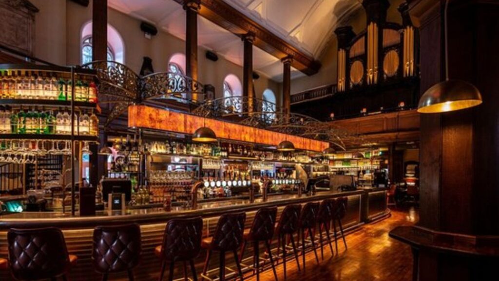 100 pubs mais famosas da Irlanda - the church